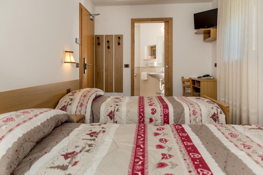 Hotel Garni Lastei Pozza di Fassa Extérieur photo