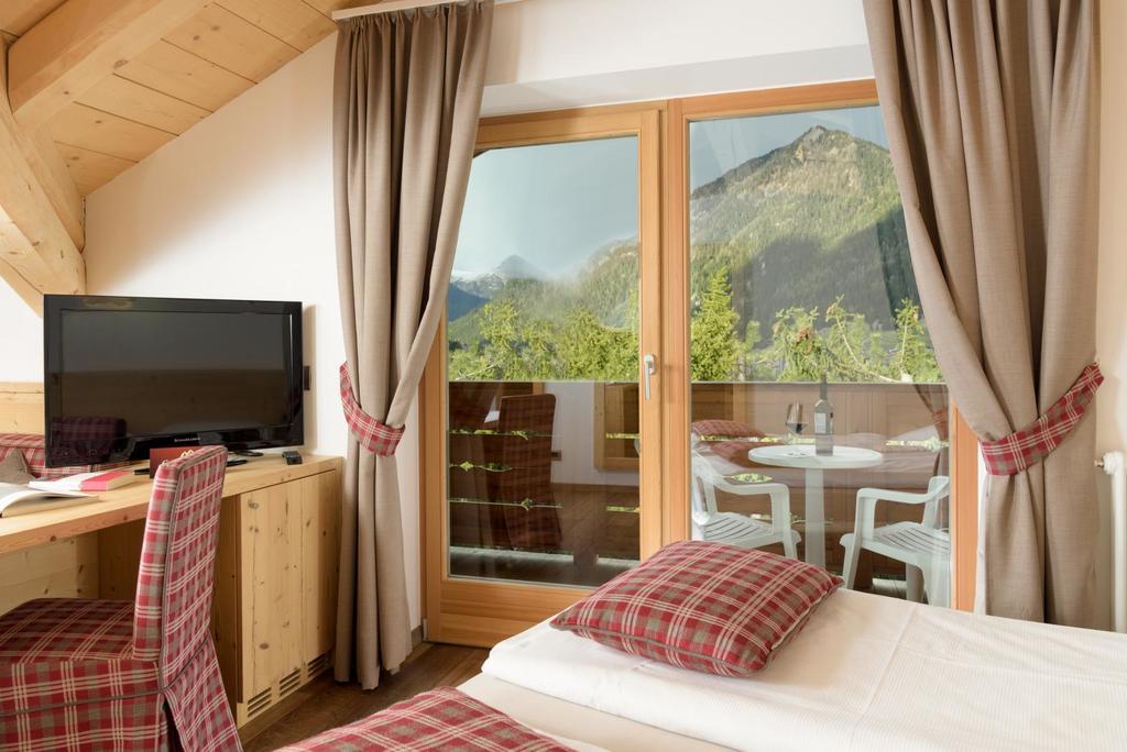 Hotel Garni Lastei Pozza di Fassa Extérieur photo